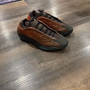 (RARE) Adidas Yeezy 700 v3 copper fade